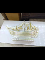 Suvenir kema, arab yozuvi Bismilloh tushirilgan, gips va metall, qo‘l mehnati