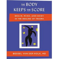 Bessel van der Kolk: The Body Keeps the Score. Mind, Brain and Body in the Transformation of Trauma Подробнее: https://www.labirint.ru/books/857272/
